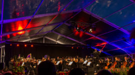 Schuman dirigeert met lightsaber